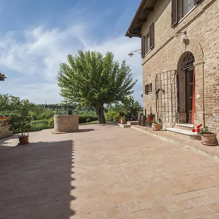 Oda ve Kahvaltı Aia Mattonata Relais 3*