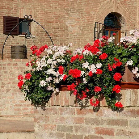 Aia Mattonata Relais 3* Siena